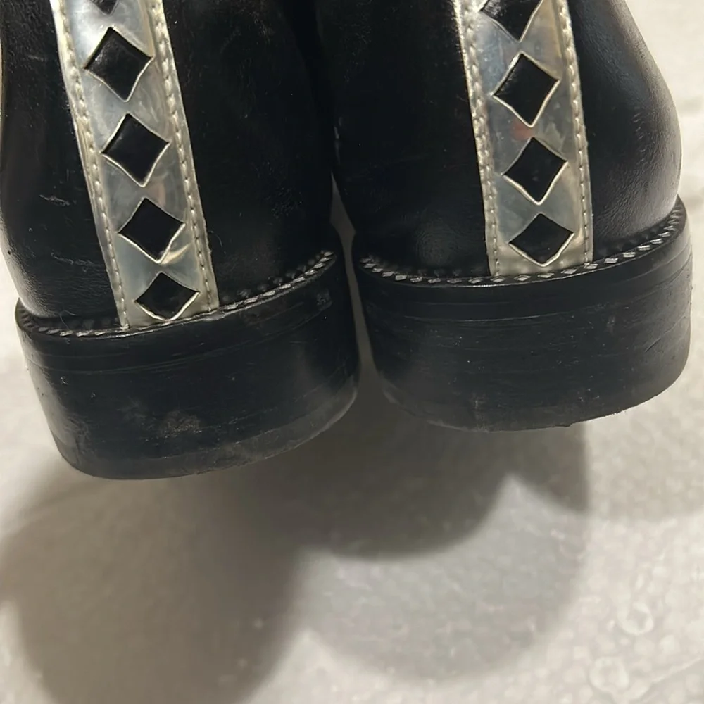 Mellow Yellow lace up Black/silvery details flat leather shoes girls size 4(35)